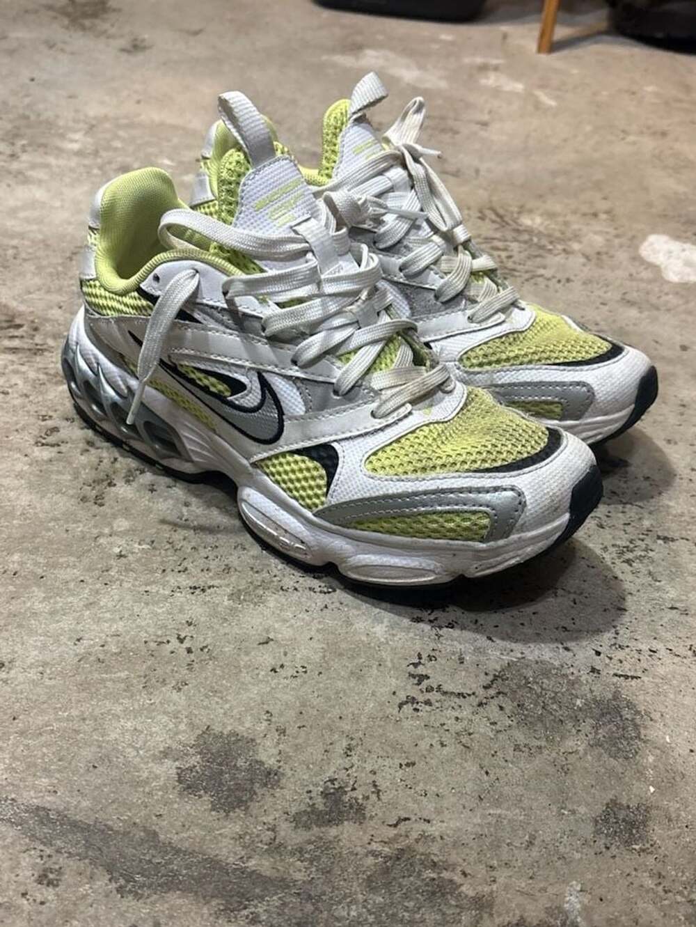 Nike Zoom Air Fire Low Top Sneakers Size Womens 7 White Light Lemon Twist